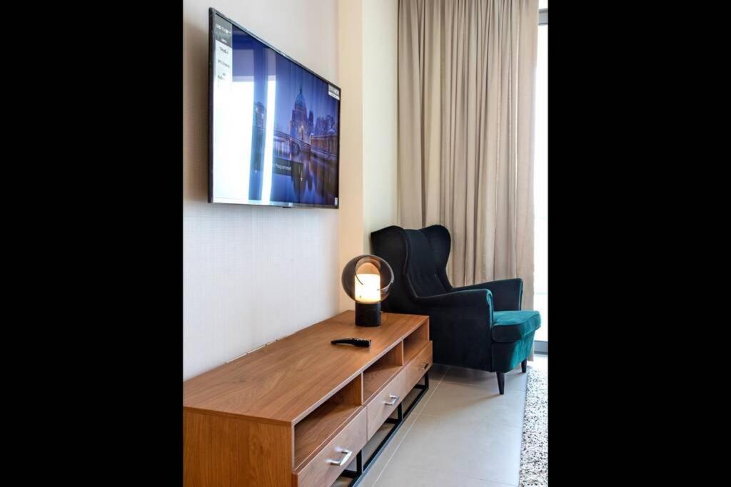 A Luxury Aprt 2 Bedrooms Balcony With Wonderful View Mall Access Hi Speed Wifi Beach Access & Much More For Family Only Samaheej Екстер'єр фото